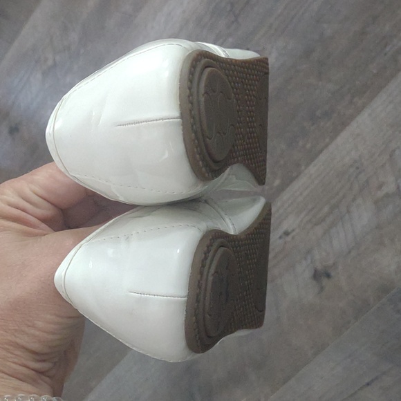 White slip on Caroline Stride Rite shoes, US size 2.5 - Picture 5 of 5